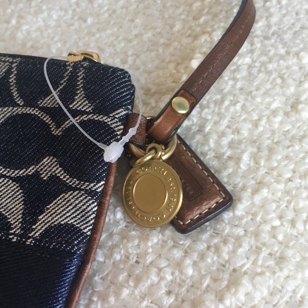 Coach Poppy jeans and leather small bag - Picture 3 of 7